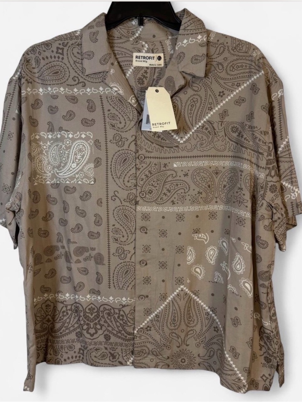 NWT- Retrofit Men’s Short-Sleeve Paisley Button-Up Shirt in Taupe XL